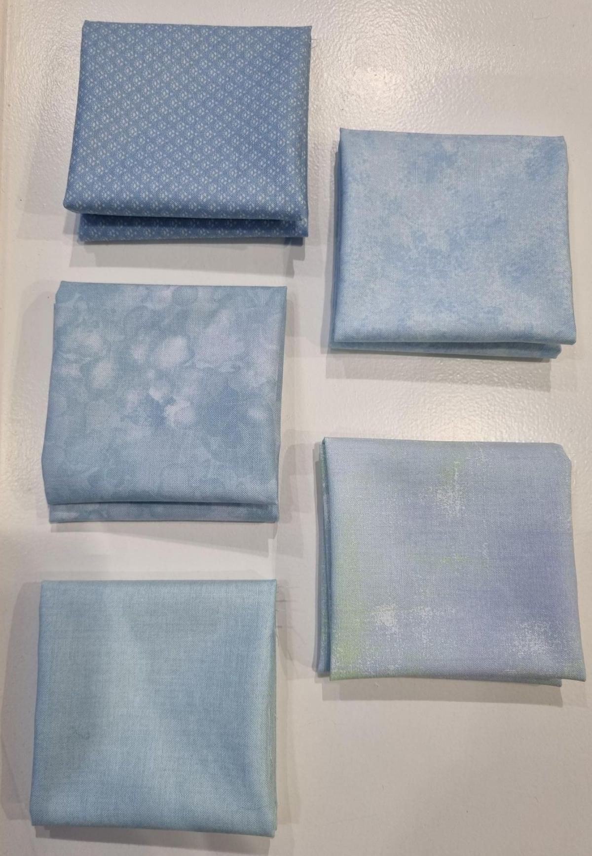 004 Stofpakketje 5 stofjes 37x25 cm blauw