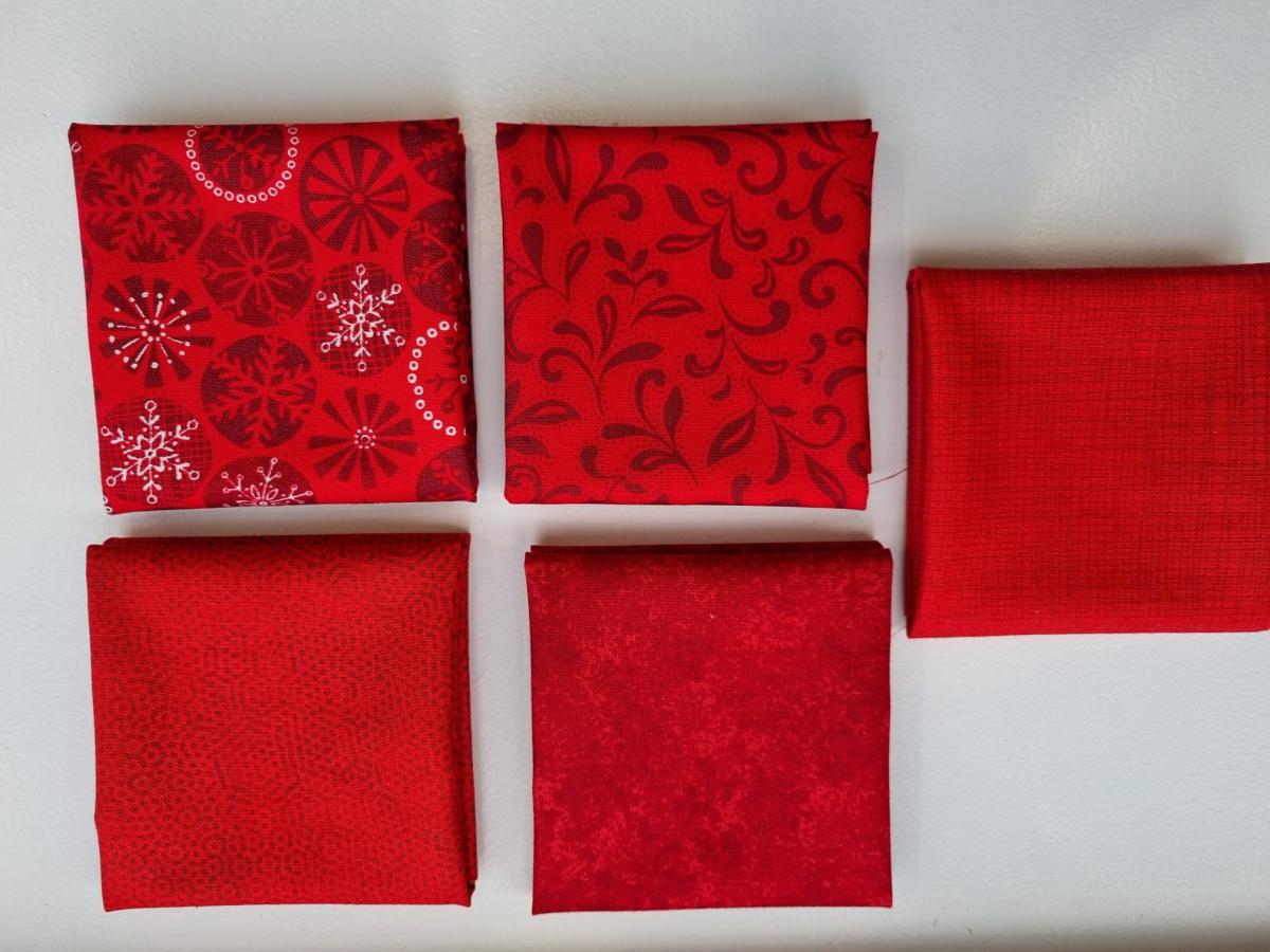 014 Stofpakketje 5 stofjes 37x25 cm rood 
