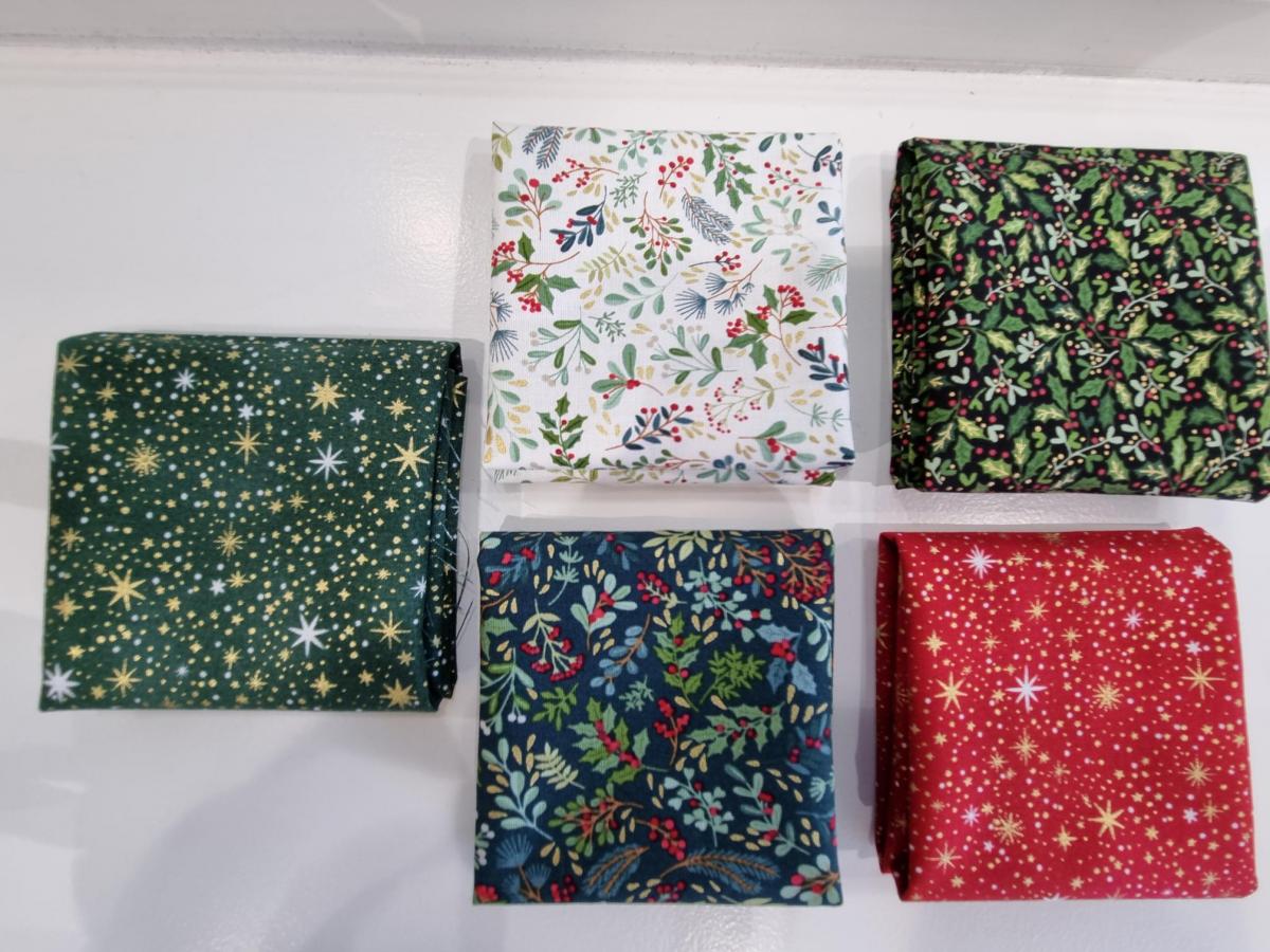 045 Stofpakketje 5 stofjes 37x25 cm kerst