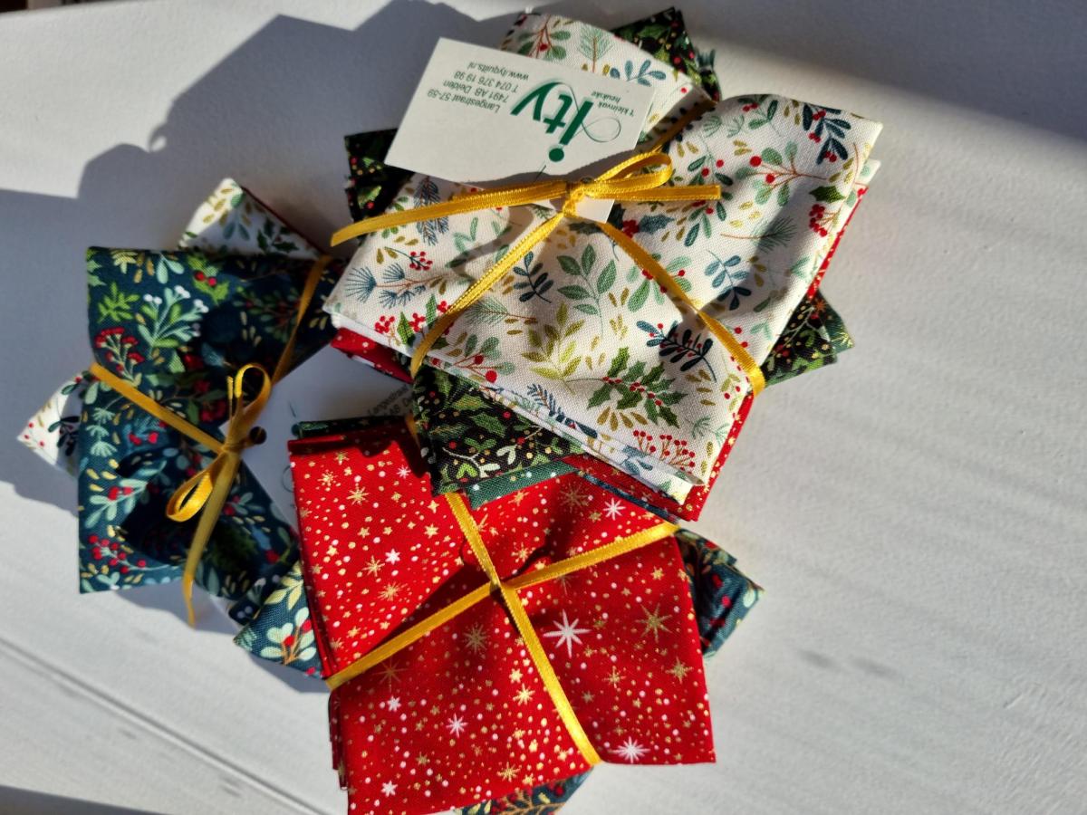 045 Stofpakketje 5 stofjes 37x25 cm kerst