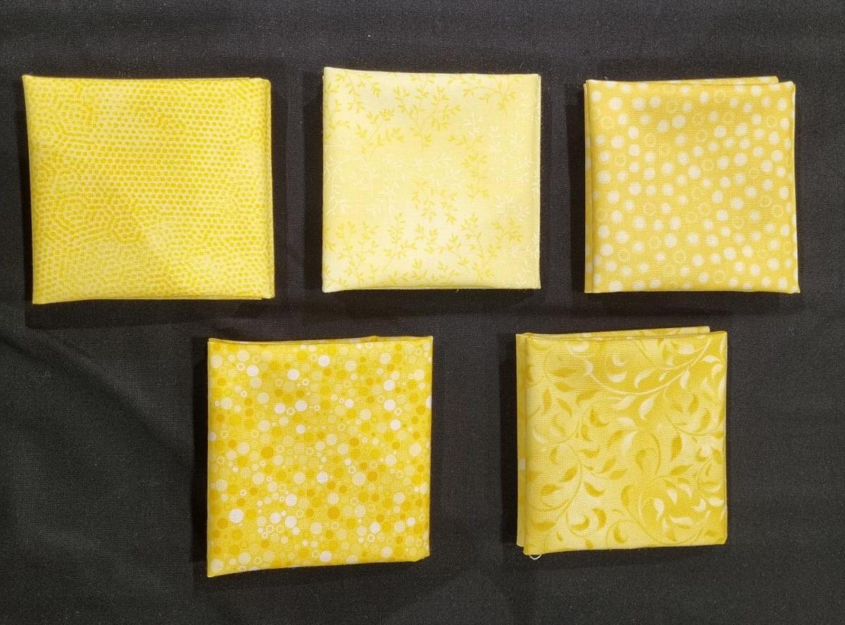050 Stofpakketje 5 stofjes 37x25 cm geel
