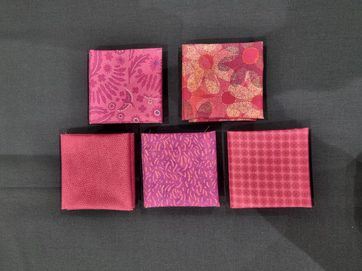 024 Stofpakketje 5 stofjes 37x25 cm gebroken roze