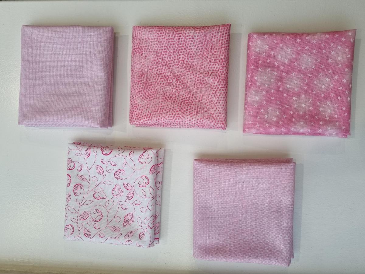 002 Stofpakketje 5 stofjes 37x25 cm roze 