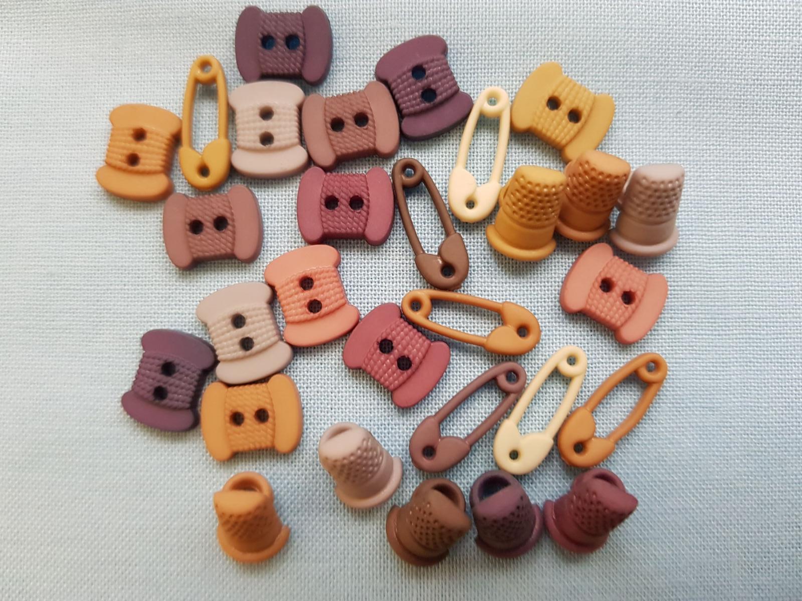 Tiny sewing 1755