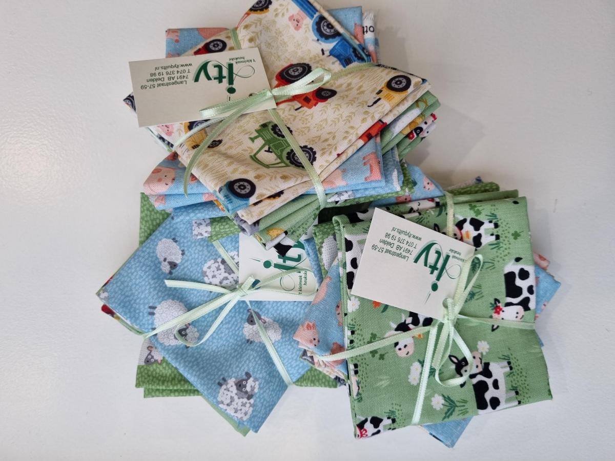 061 Stofpakketje 6 stofjes 37x25 cm Serie Fun on the farm