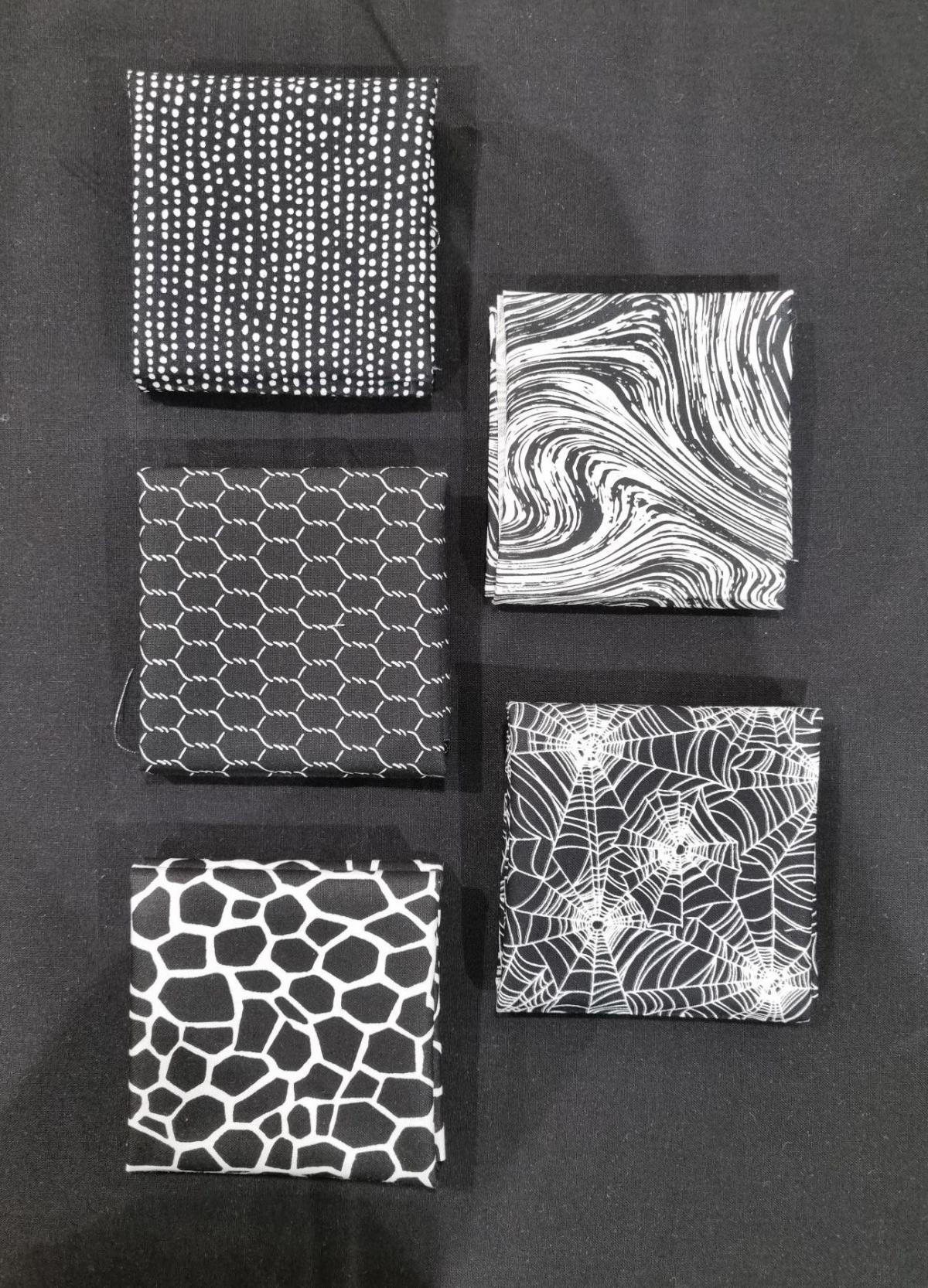 032 Stofpakketje 5 stofjes 37x25 cm zwart-wit 