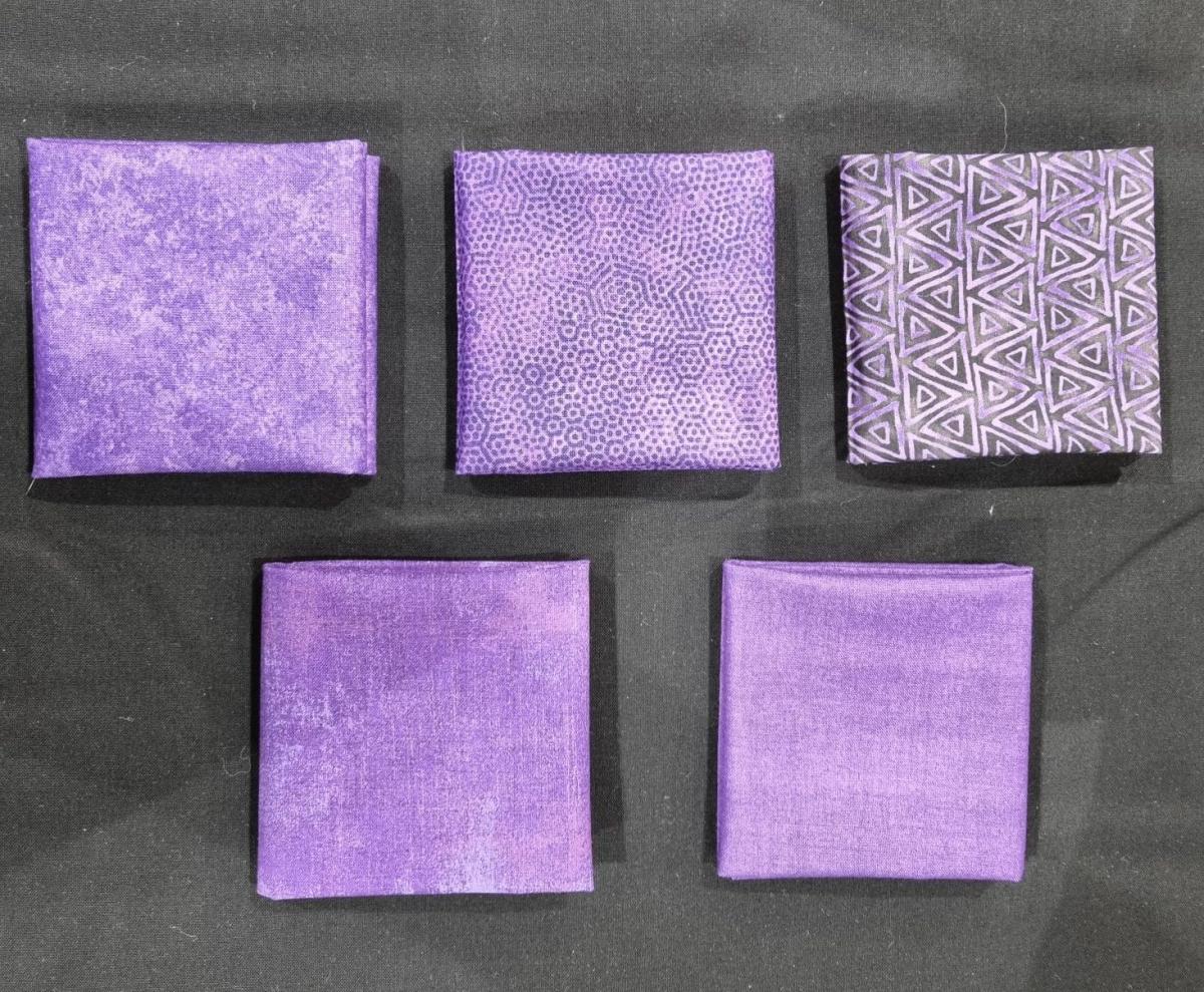 043 Stofpakketje 5 stofjes 37x25 cm paars