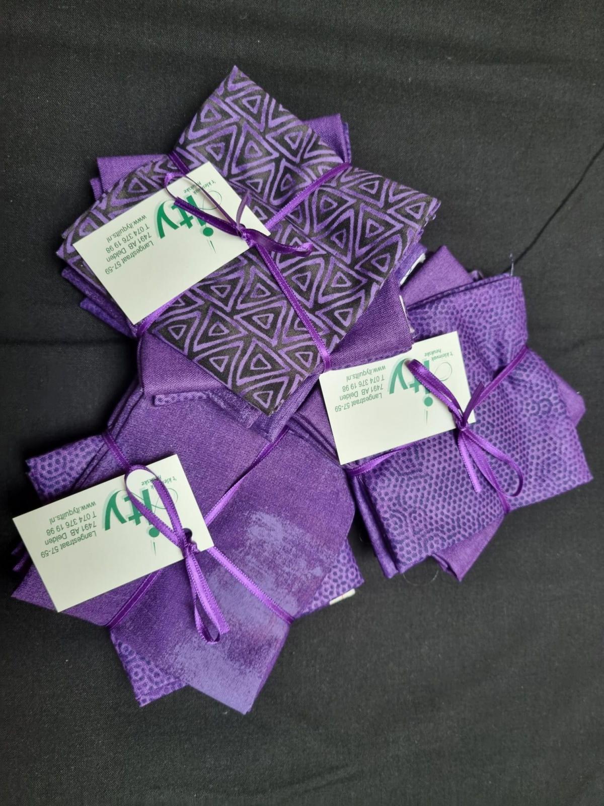 043 Stofpakketje 5 stofjes 37x25 cm paars