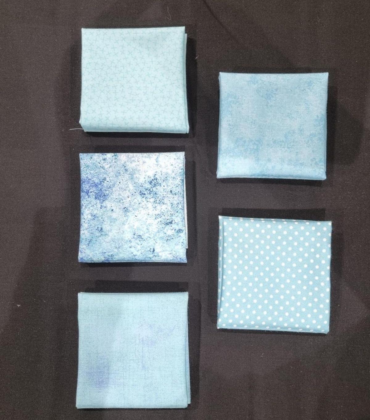 058 Stofpakketje 5 stofjes 37x25 cm blauw 