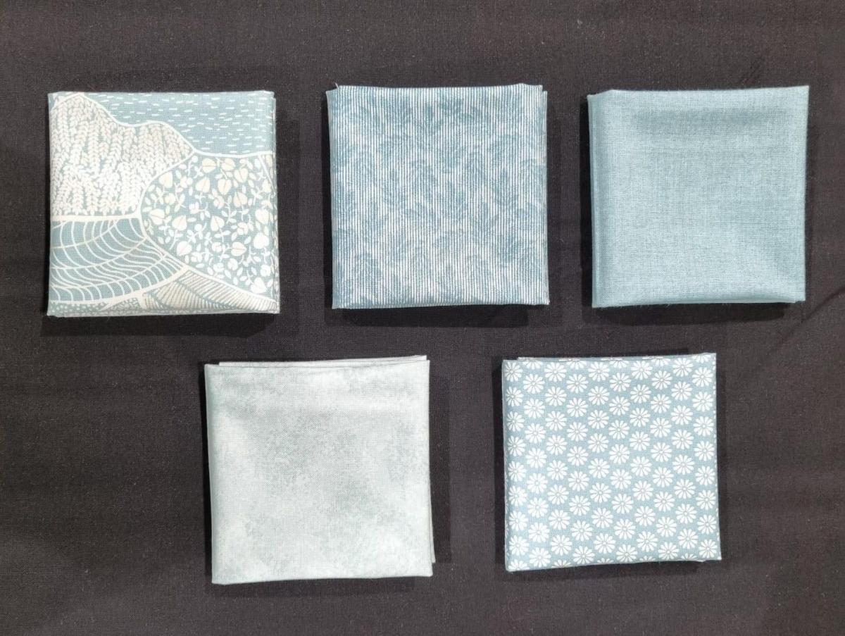031 Stofpakketje 5 stofjes 37x25 cm blauw  