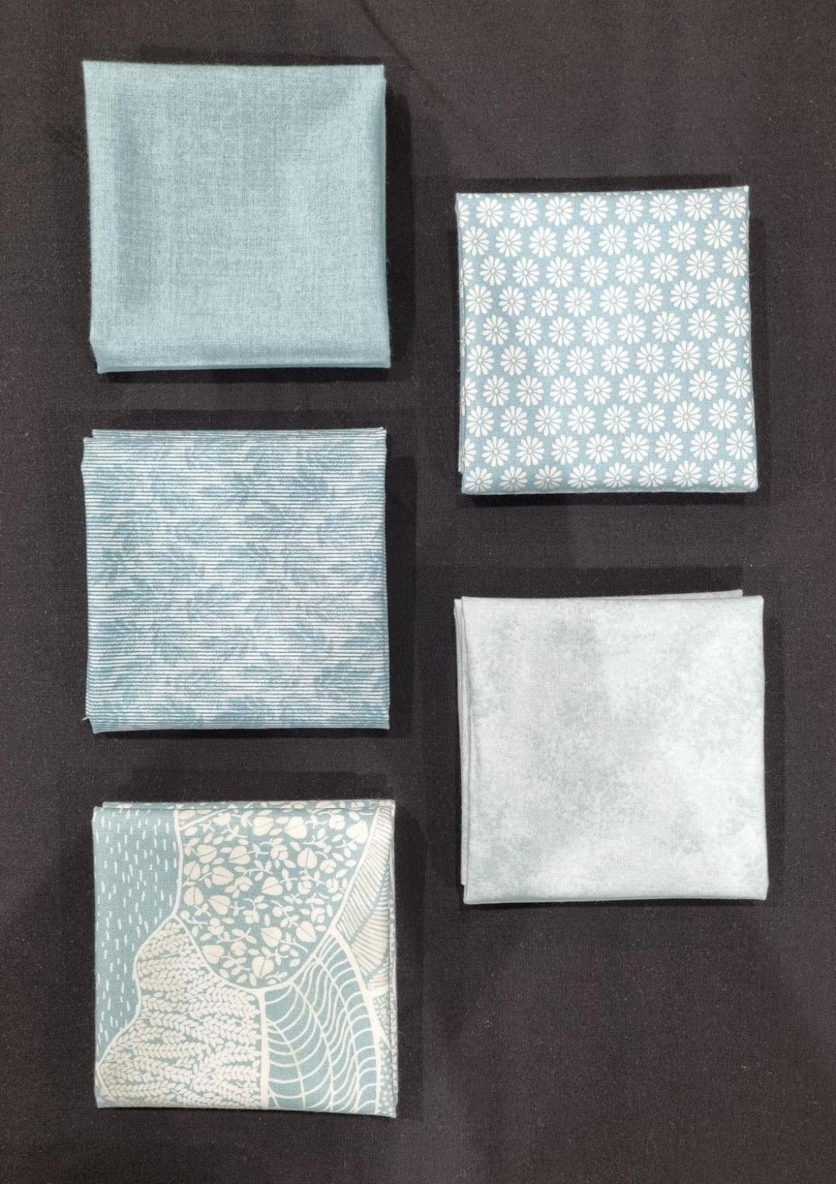 031 Stofpakketje 5 stofjes 37x25 cm blauw  